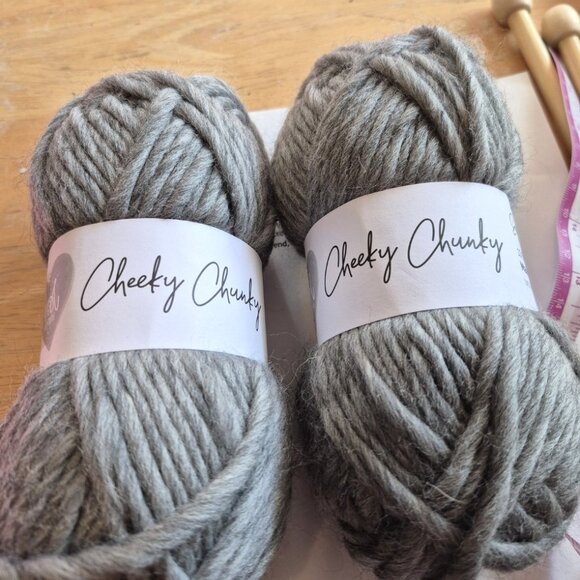 Cheeky Chunky 100% Merino wool-two skeins gray - Picture 4 of 4